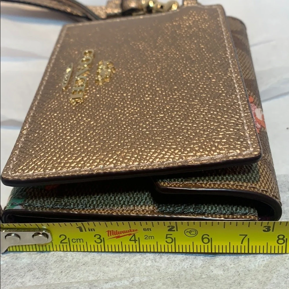 NWT Coach limited edition leashed wallet w/mirror